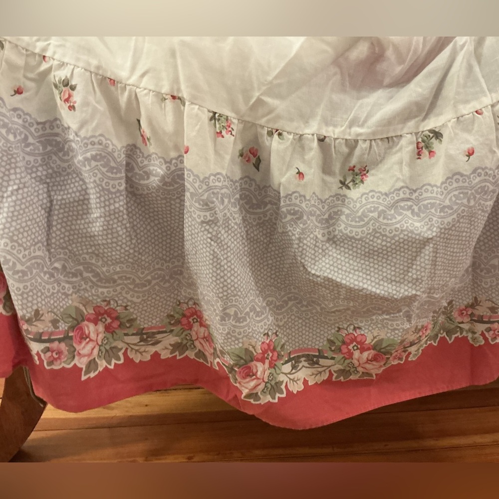 Vintage Shabby Chic Intima Bedskirt - Picture 2 of 15